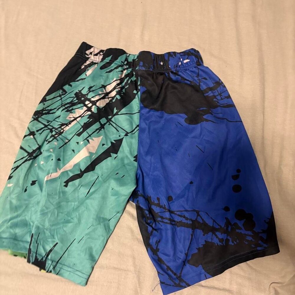 Men's multi Shorts - Picture 2 of 3